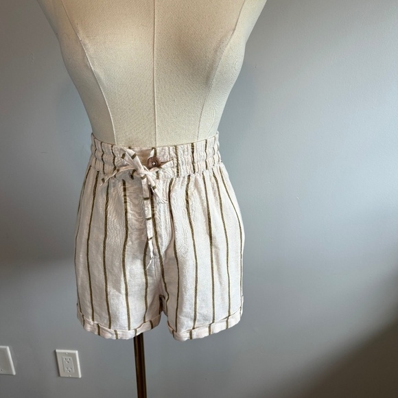 Billabong, Women's Linen, Cream and Green Striped Shorts, SZ 14 - Picture 1 of 6